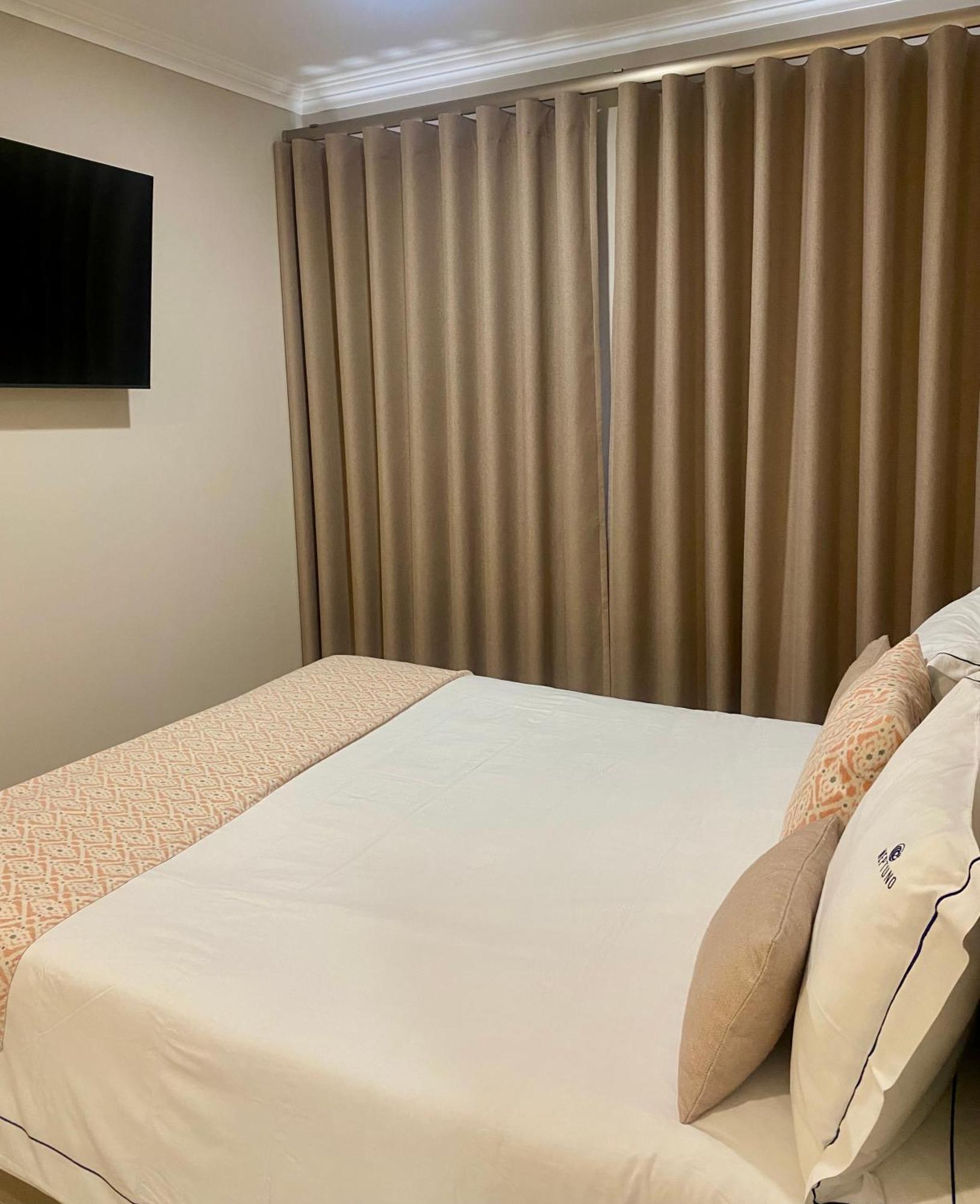 Hotel Neptuno Atouguia Da Baleia Bagian luar foto