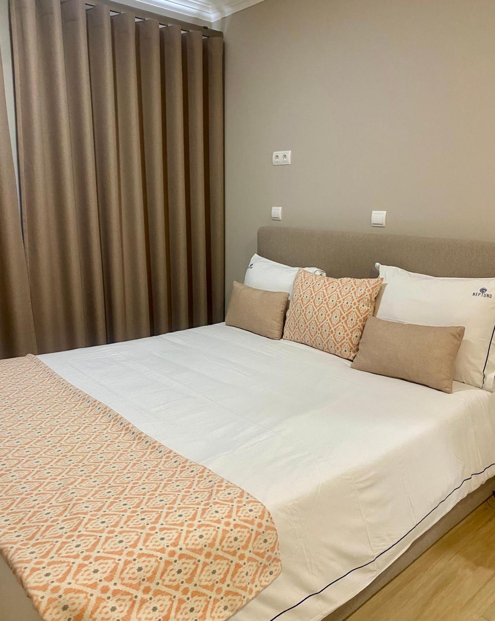 Hotel Neptuno Atouguia Da Baleia Bagian luar foto